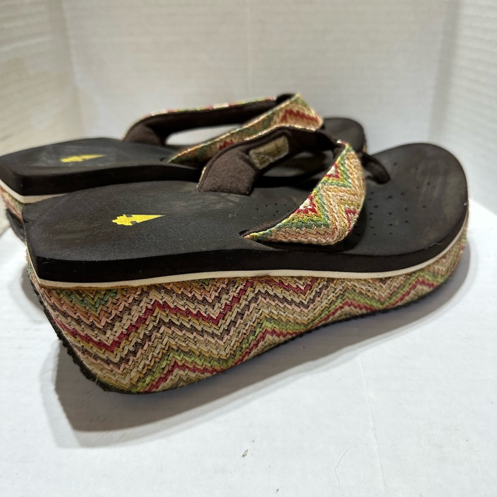 Volatile flip flops size 7